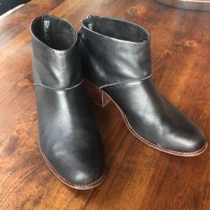Toms Leila Black Leather booties